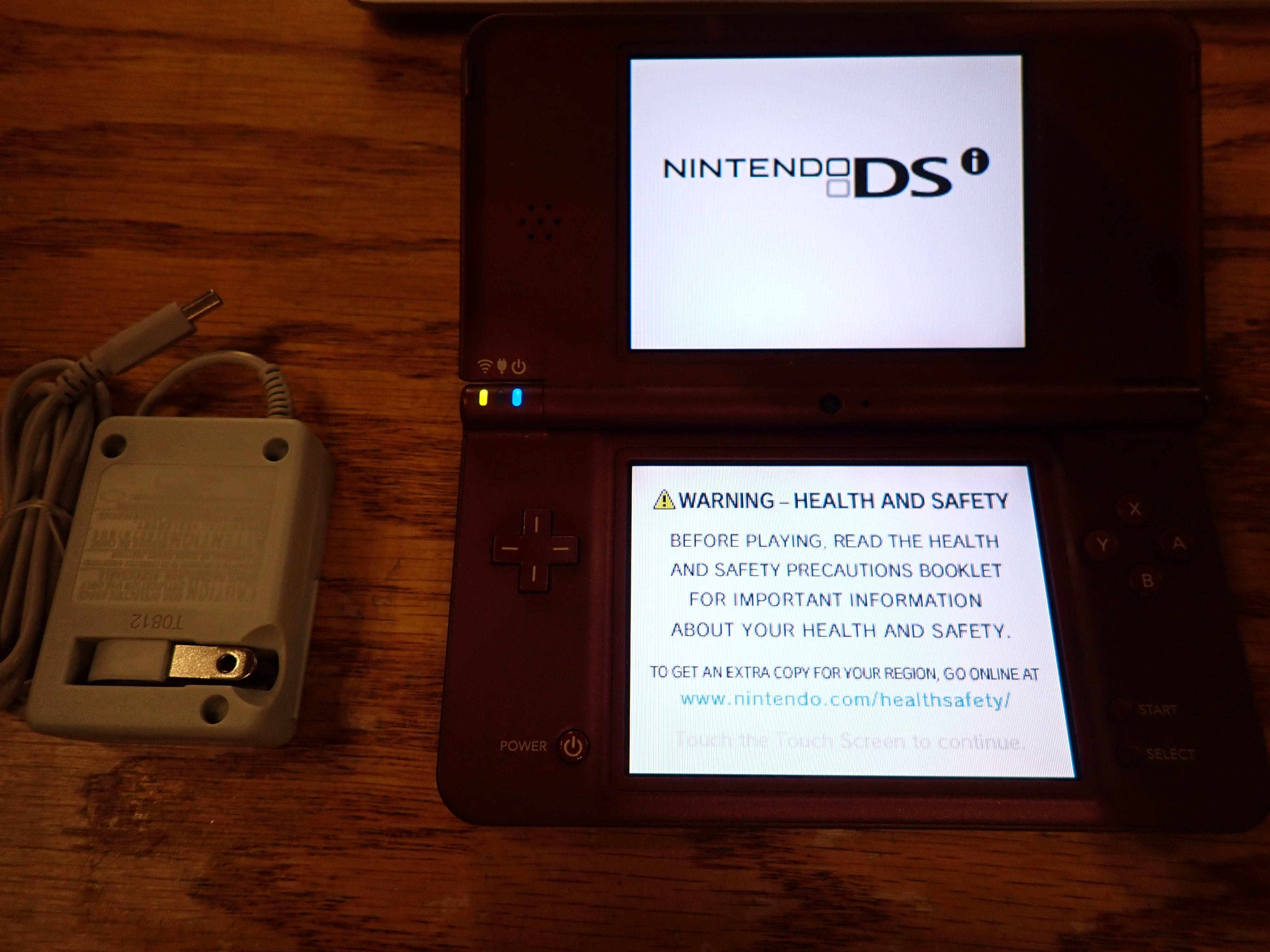 Nintendo DSI XL - Burgundy