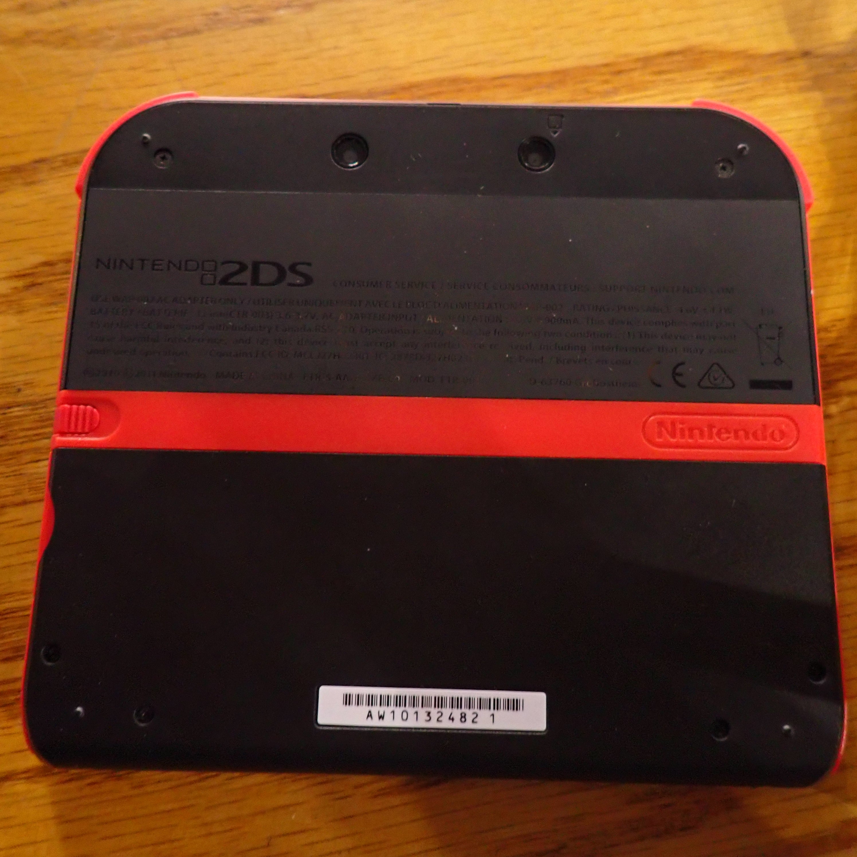 Nintendo 2DS - Black/Red