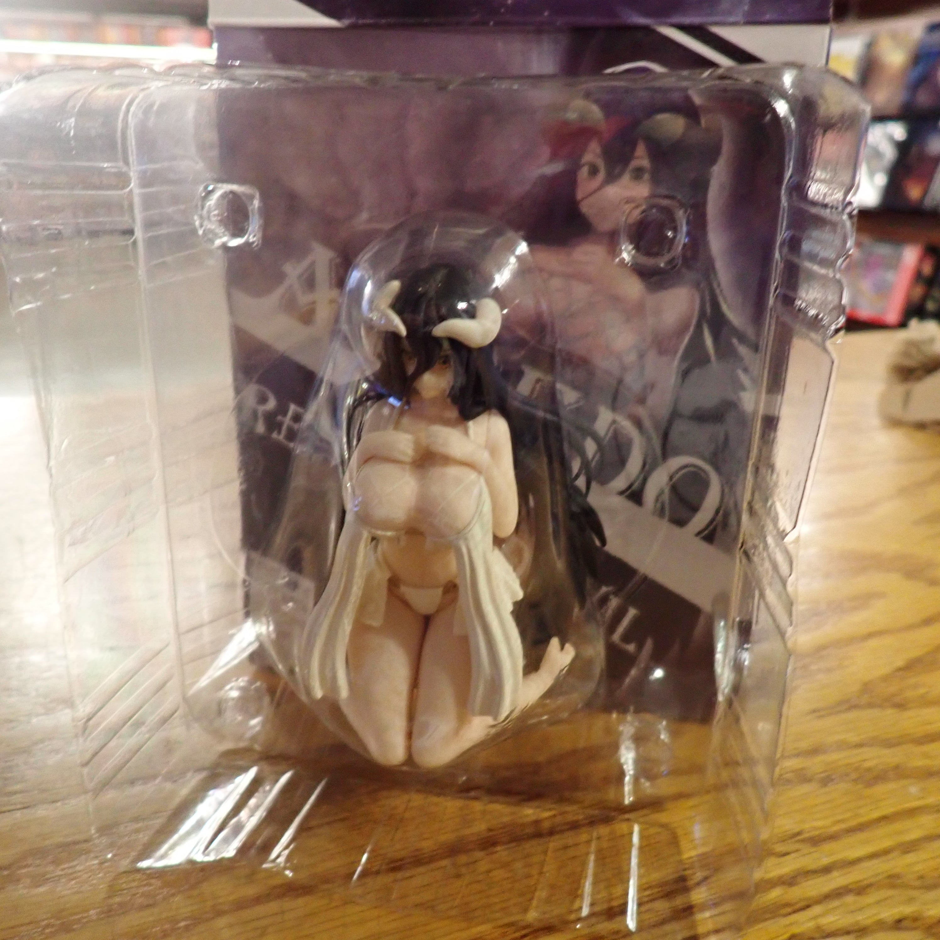Albedo Pure White Devil Otaku Box Figure