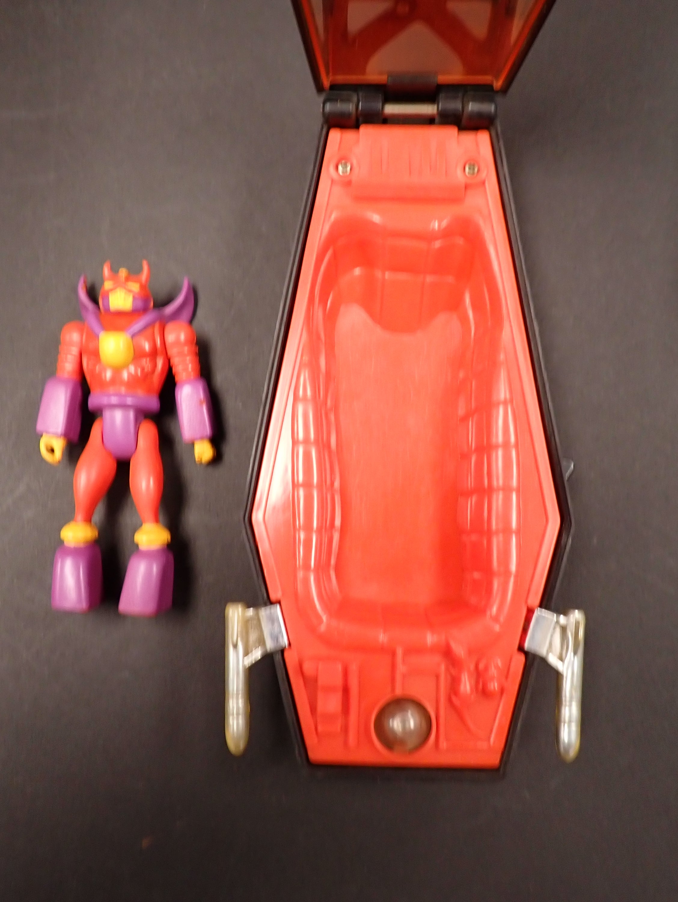 Voltron Coffin of Darkness (INCLUDES FIGURE)