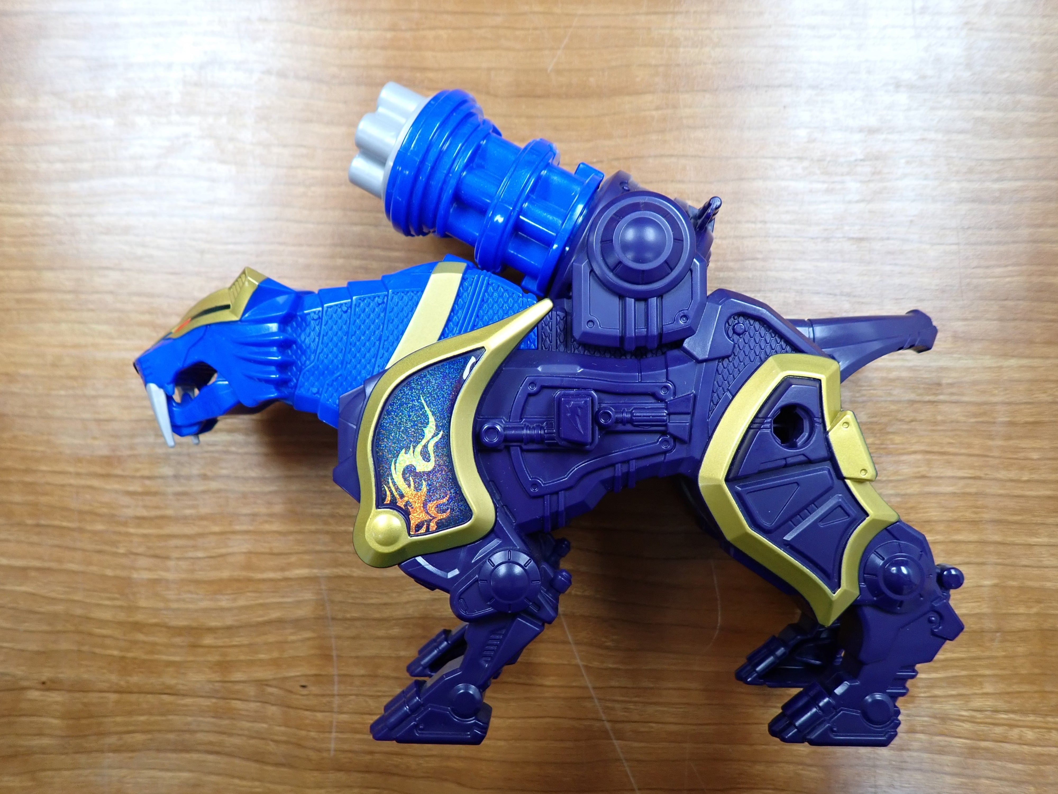 Bandai: Power Rangers Super Ninja Steel - Sabertooth Zord