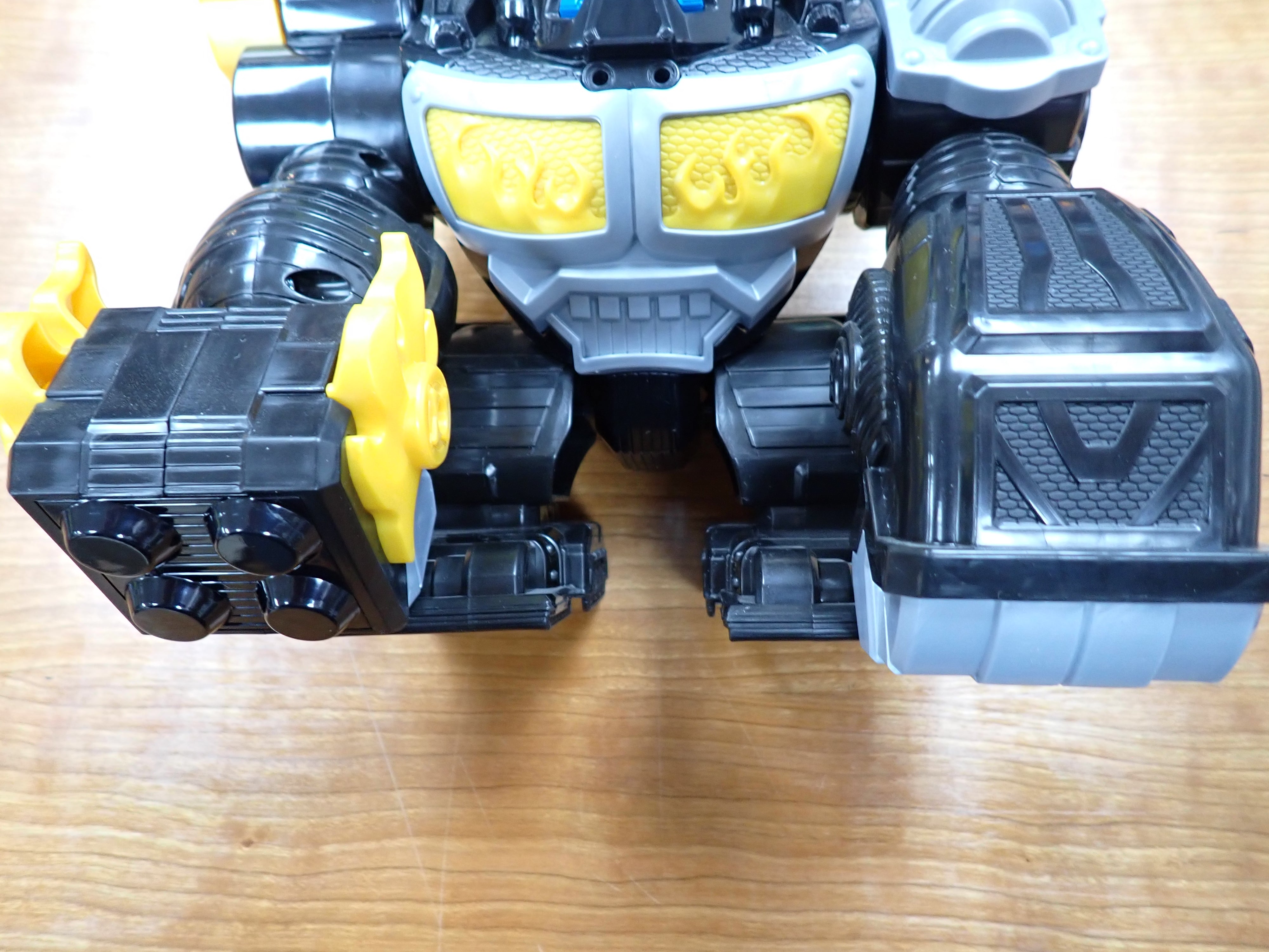 Bandai: Power Rangers Super Ninja Steel - Gorilla Blast Zord