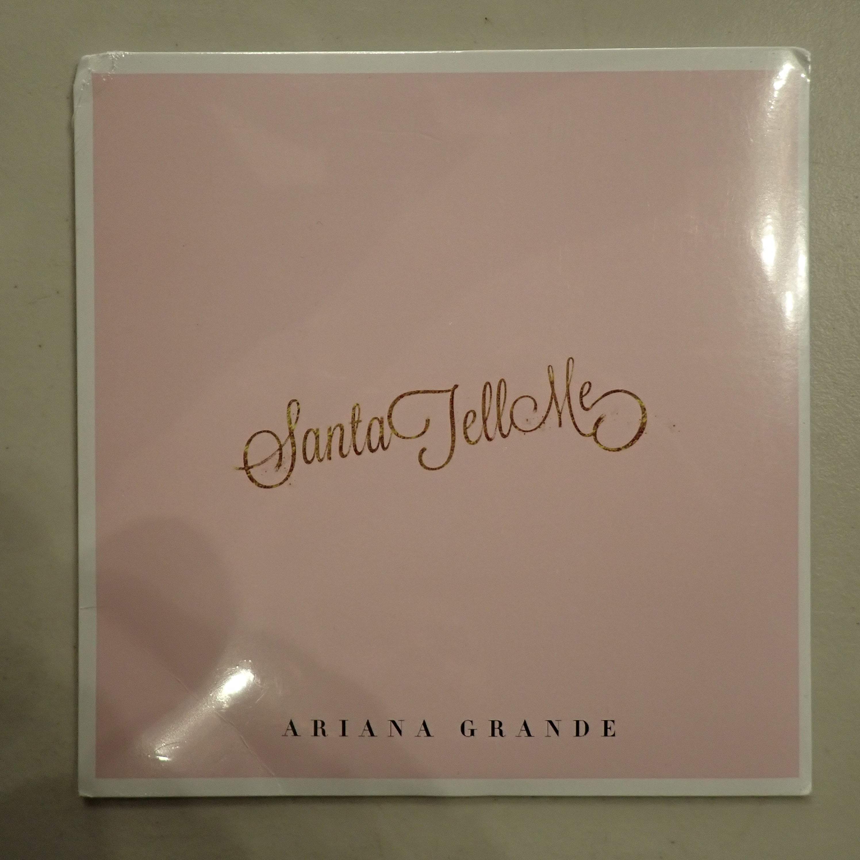 Ariana Grande - Santa Tell Me