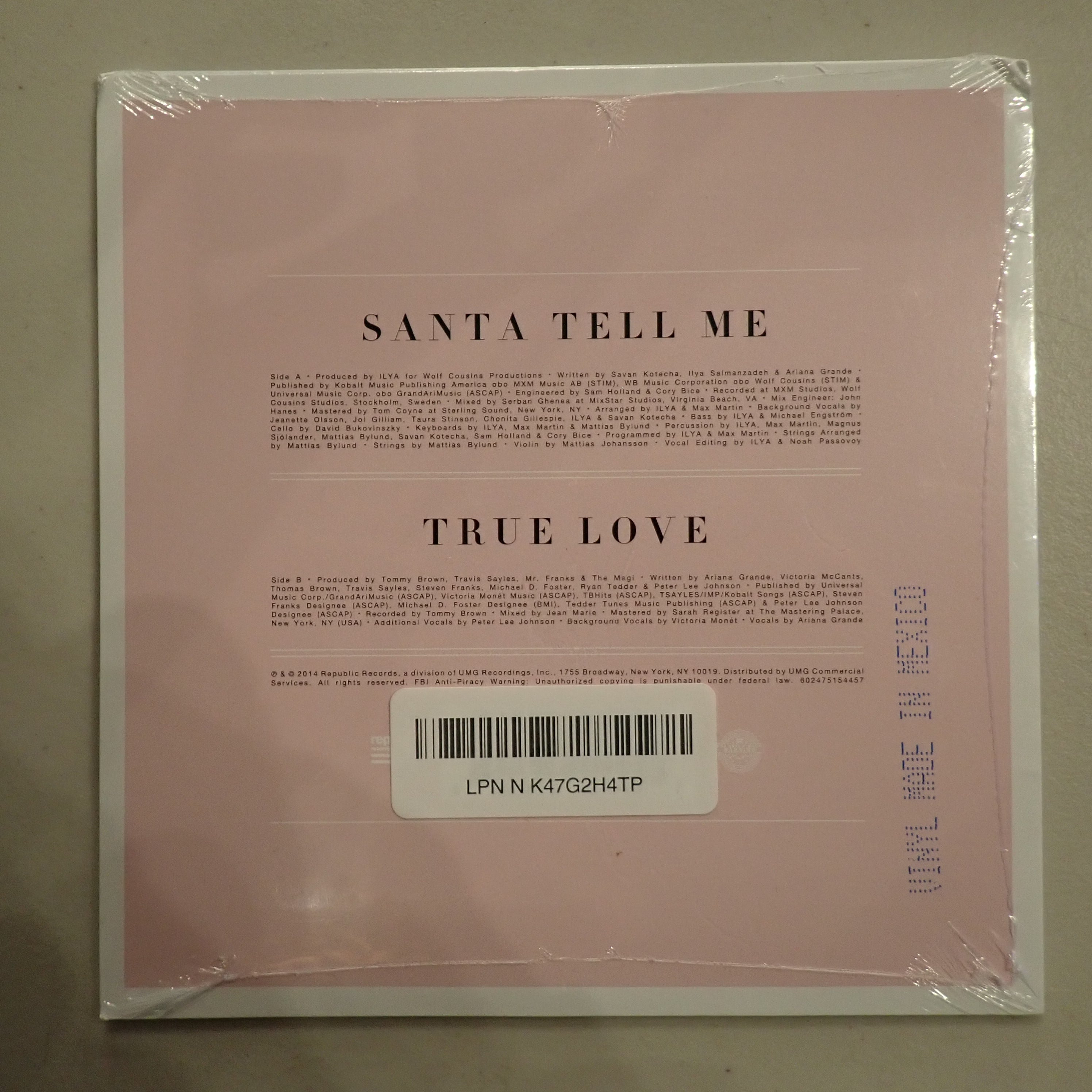 Ariana Grande - Santa Tell Me