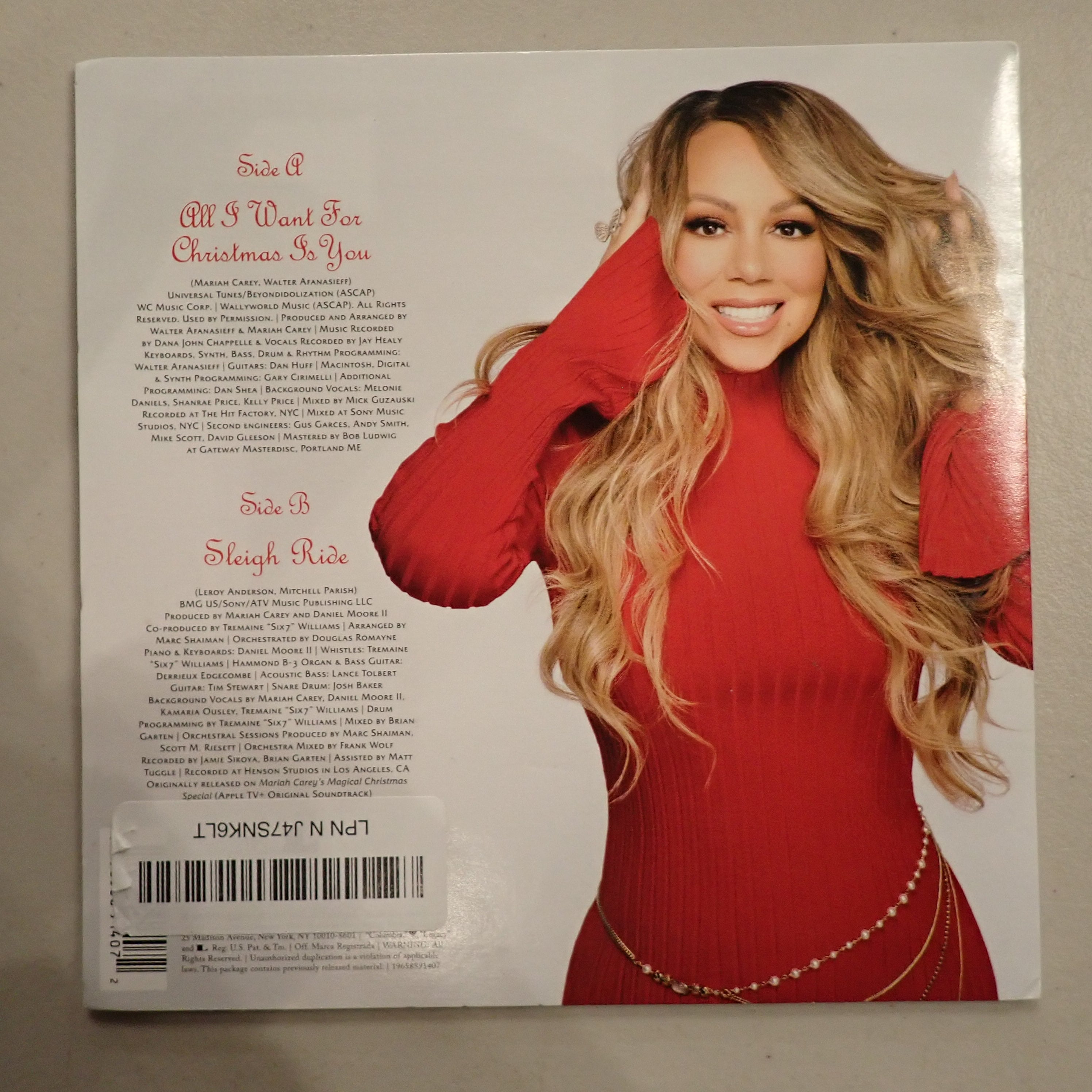 Mariah Carey - All I Want For Christmas Is You