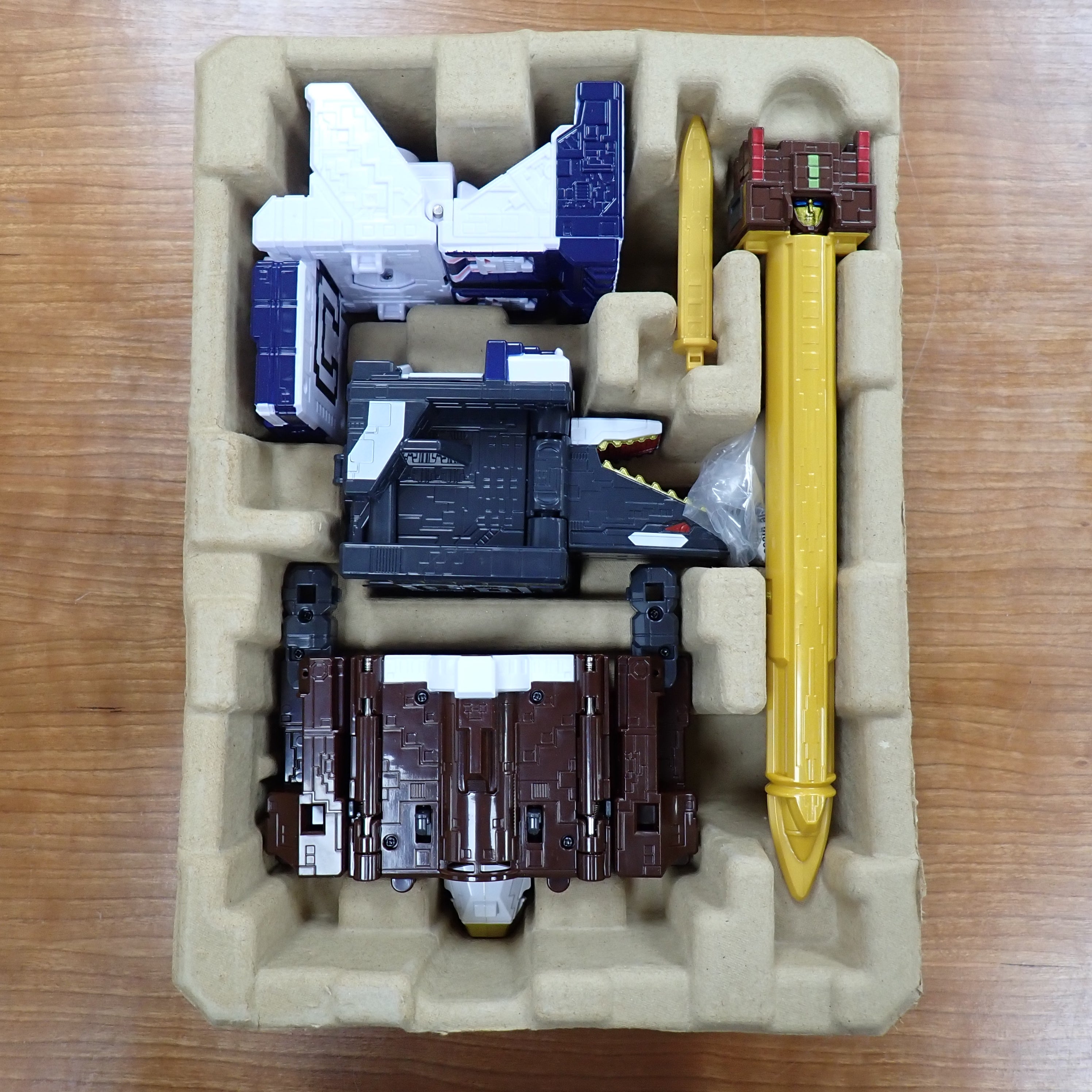 Bandai: Boubutsu Sentai Kyuohger - Deluxe Titan King