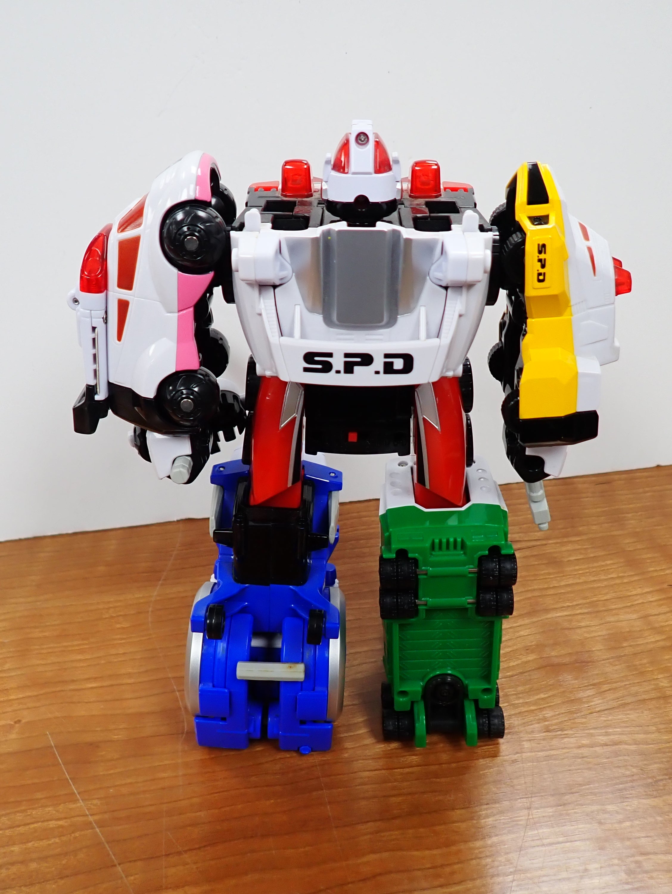 Bandai: Power Rangers S.P.D. - Delta Squad Megazord (Loose)