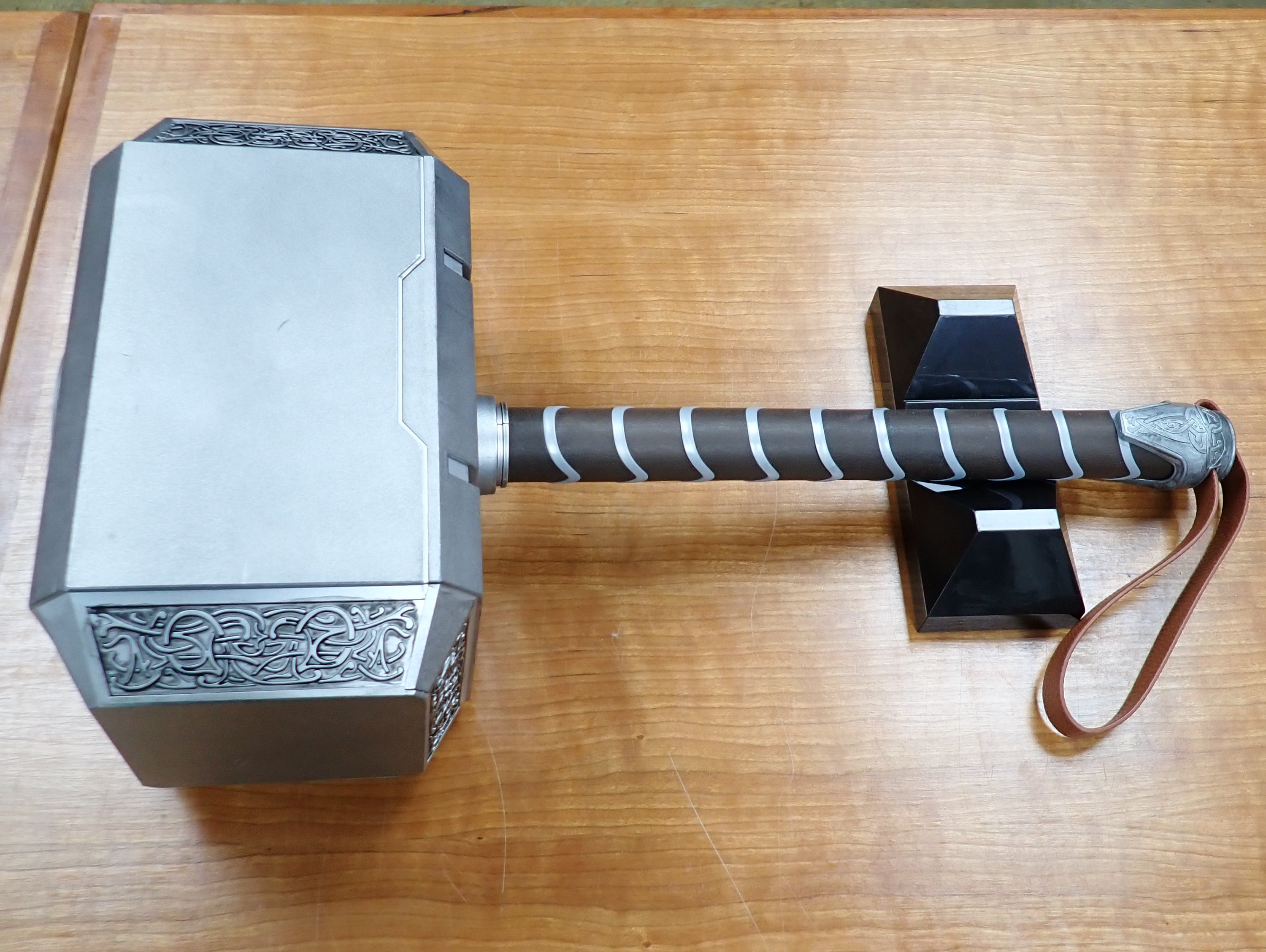Marvel Legends: Thor's Electronic Mjolnir