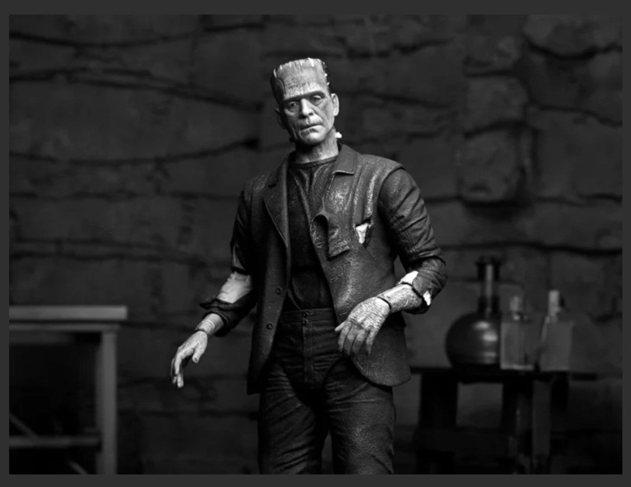NECA Ultimate Bride of Frankenstein Frankenstein's Monster (Black & White Ver.)