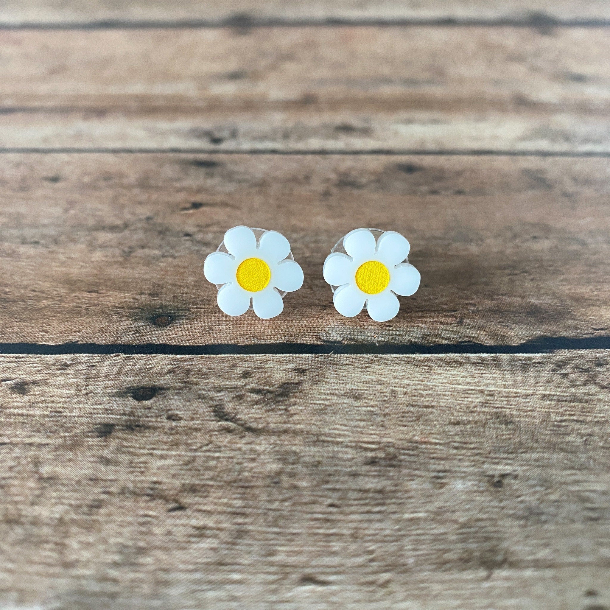 Daisy Stud Earrings - White