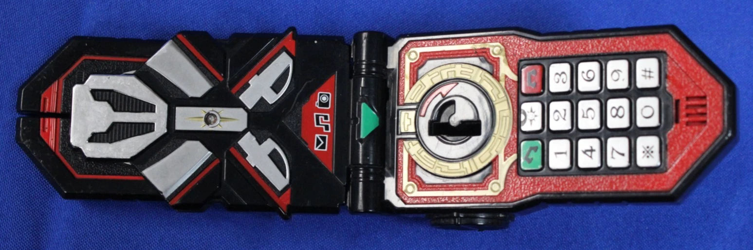 Bandai Power Rangers Super Megaforce Deluxe Legendary Morpher with 2 Key Figures