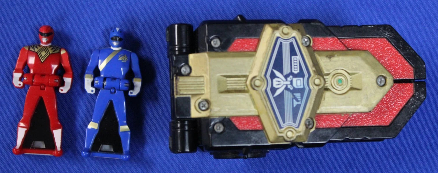 Bandai Power Rangers Super Megaforce Deluxe Legendary Morpher with 2 Key Figures