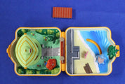 Tomy 1997 Pokemon Polly Pocket Orange Islands Playset