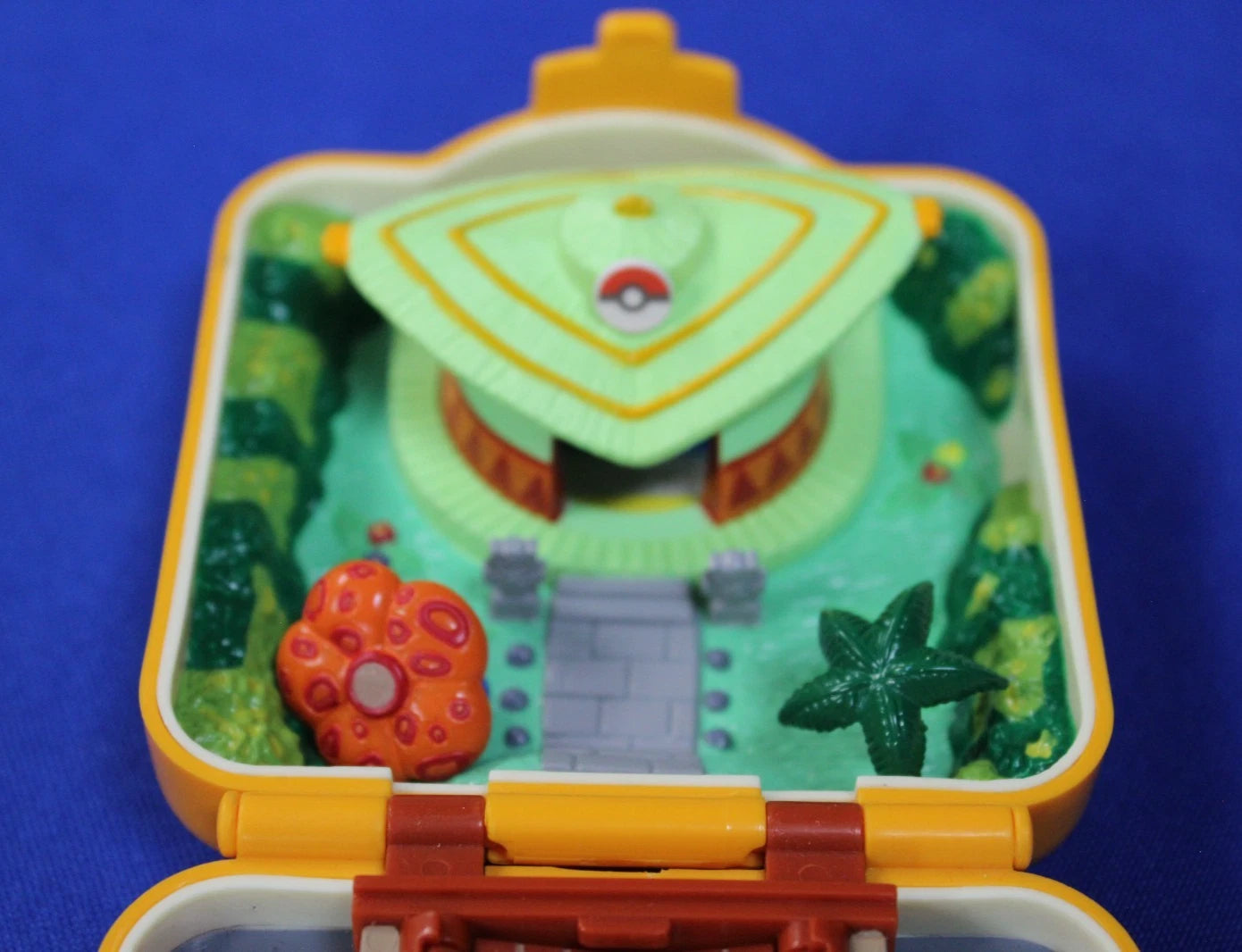 Tomy 1997 Pokemon Polly Pocket Orange Islands Playset
