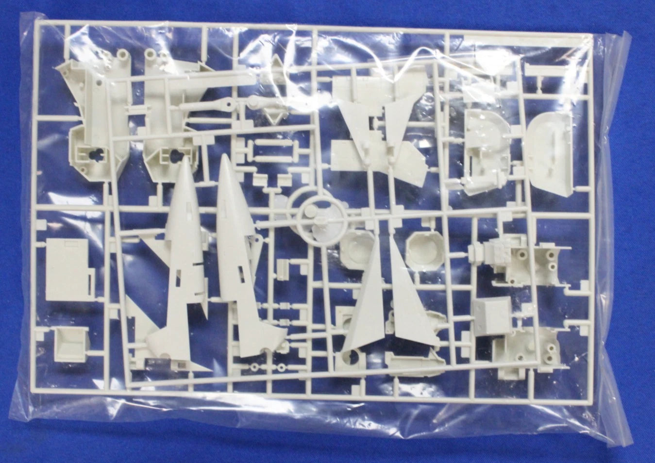 Mospeada Legioss Variable Type Conversion 1/48 Scale Plastic Model Kit