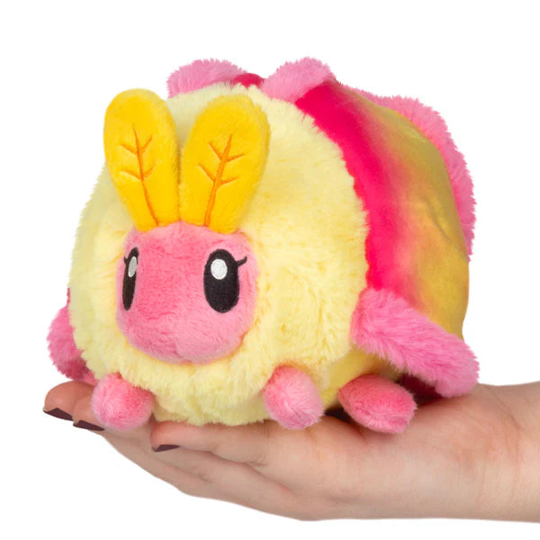 snackers_rosy_maple_moth_3049308f-a29f-49e3-ad20-127fd359421f.webp
